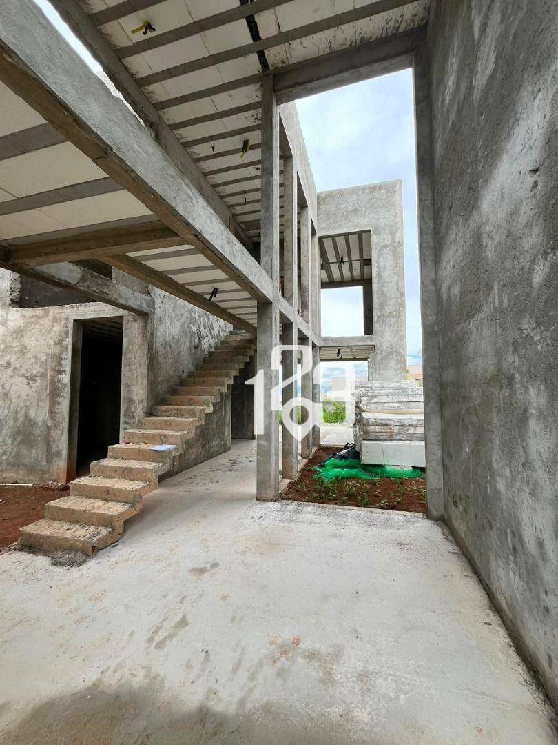 Casa de Condomínio à venda com 3 quartos, 218m² - Foto 1