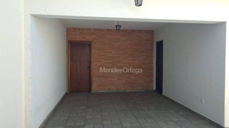 Casa à venda com 3 quartos, 200m² - Foto 3