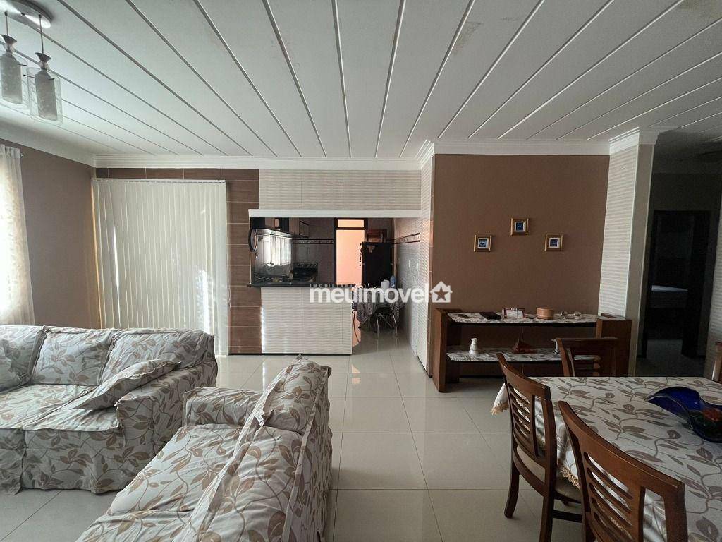 Casa à venda com 3 quartos, 300M2 - Foto 1