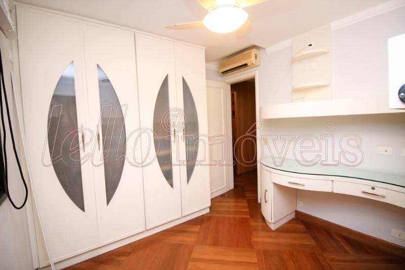 Apartamento para alugar com 4 quartos, 240m² - Foto 8