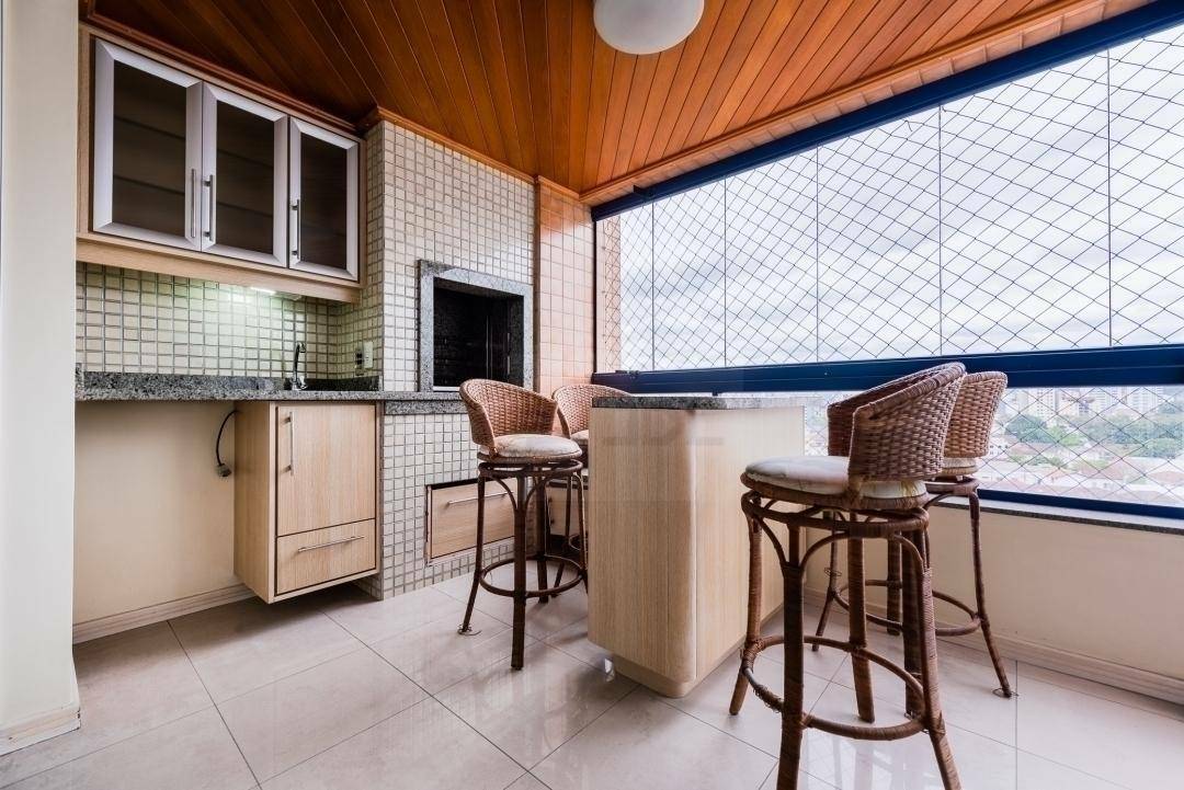 Apartamento à venda com 4 quartos, 226m² - Foto 6