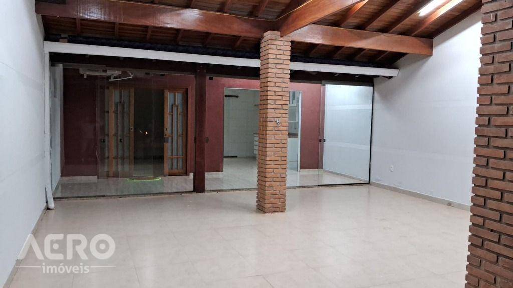 Casa de Condomínio à venda com 3 quartos, 290m² - Foto 3