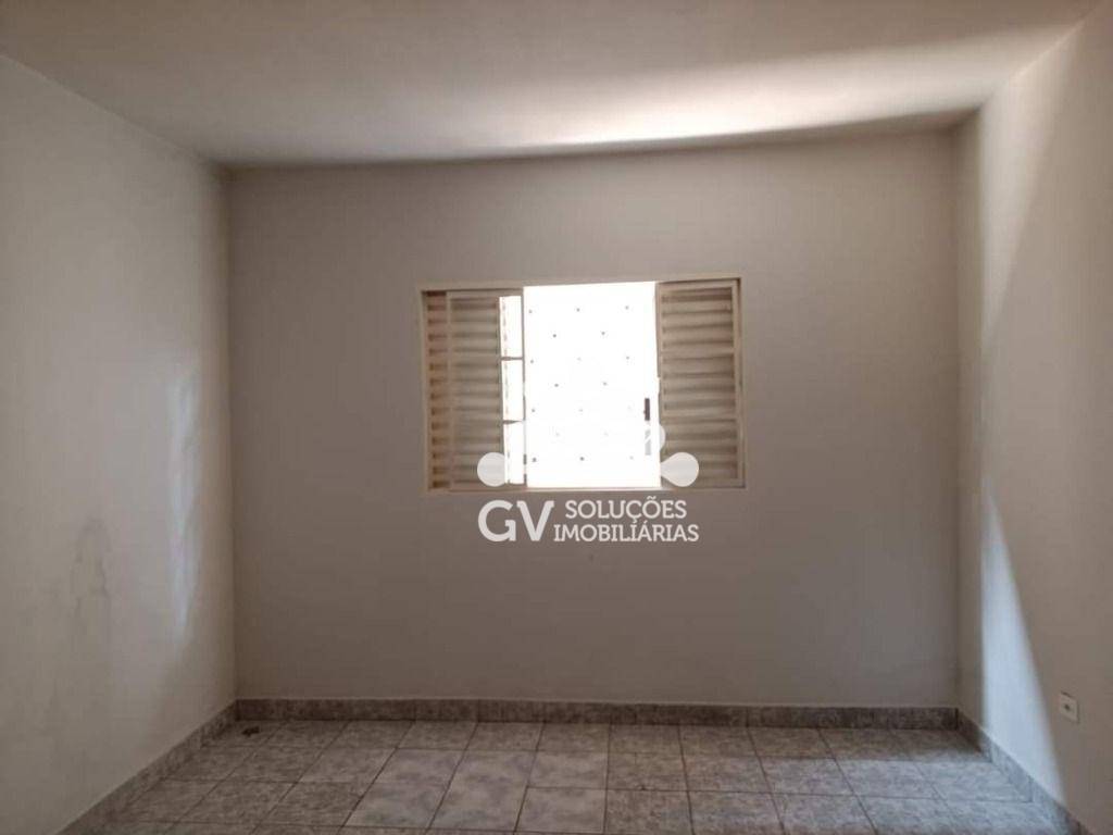 Casa à venda com 2 quartos, 180m² - Foto 2