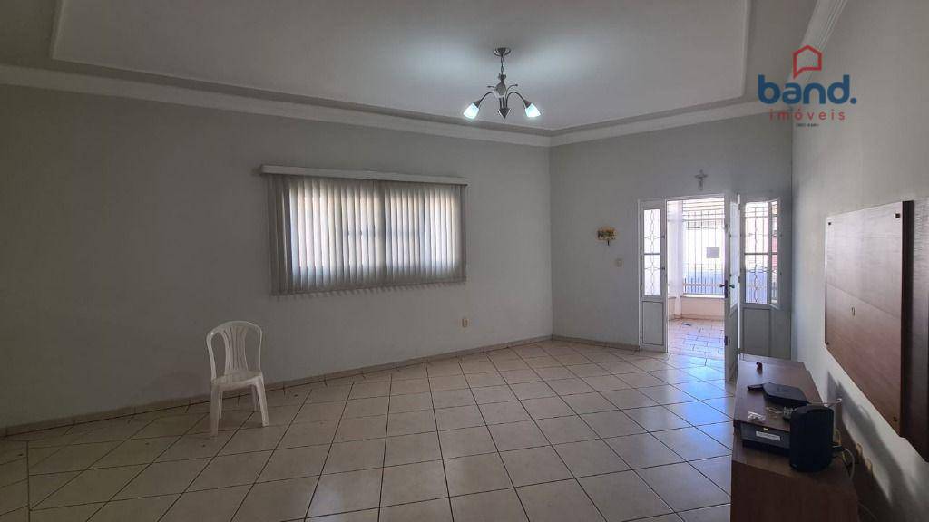 Casa à venda com 3 quartos, 241m² - Foto 4