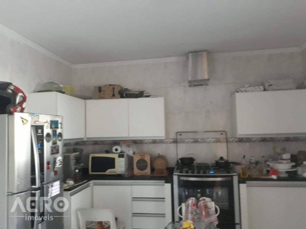 Casa para alugar com 4 quartos, 300m² - Foto 10