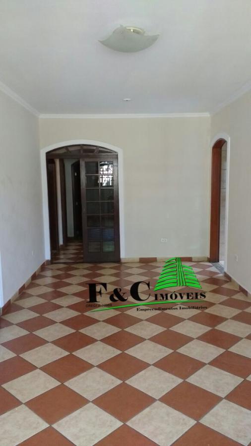 Casa à venda com 3 quartos, 200m² - Foto 1