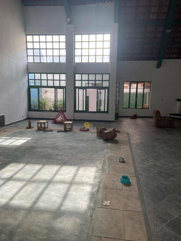 Casa para alugar com 1 quarto, 200m² - Foto 1