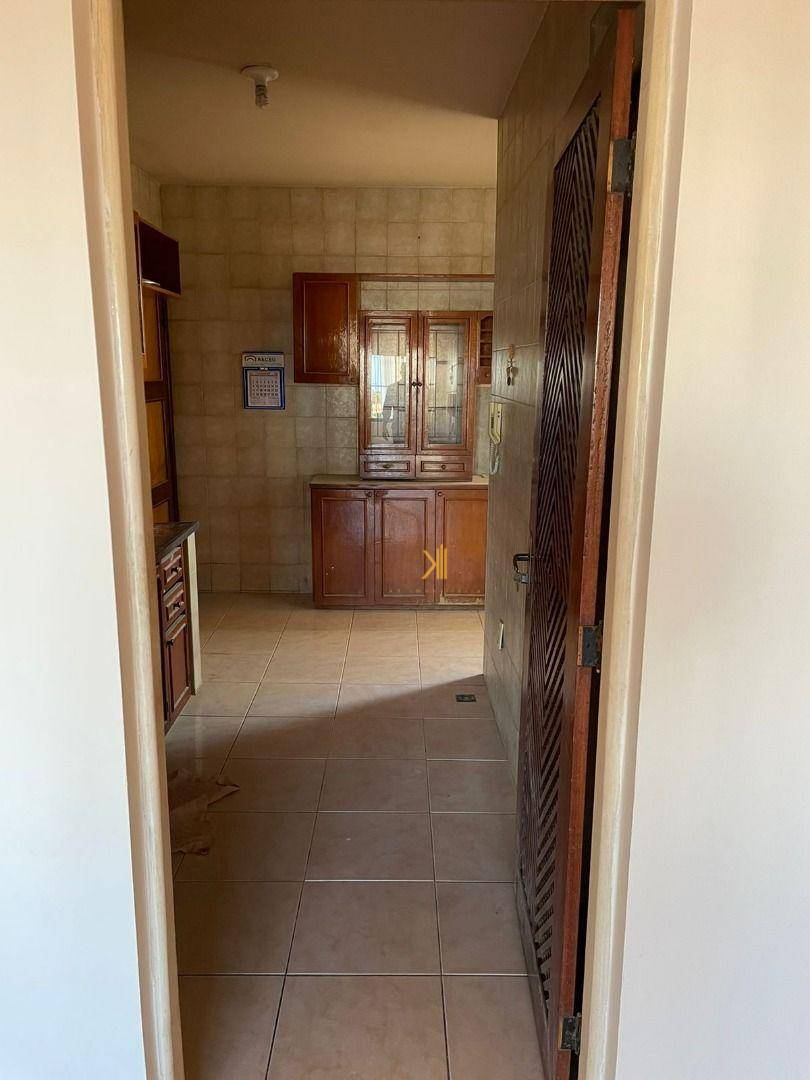 Apartamento à venda com 3 quartos, 110m² - Foto 5