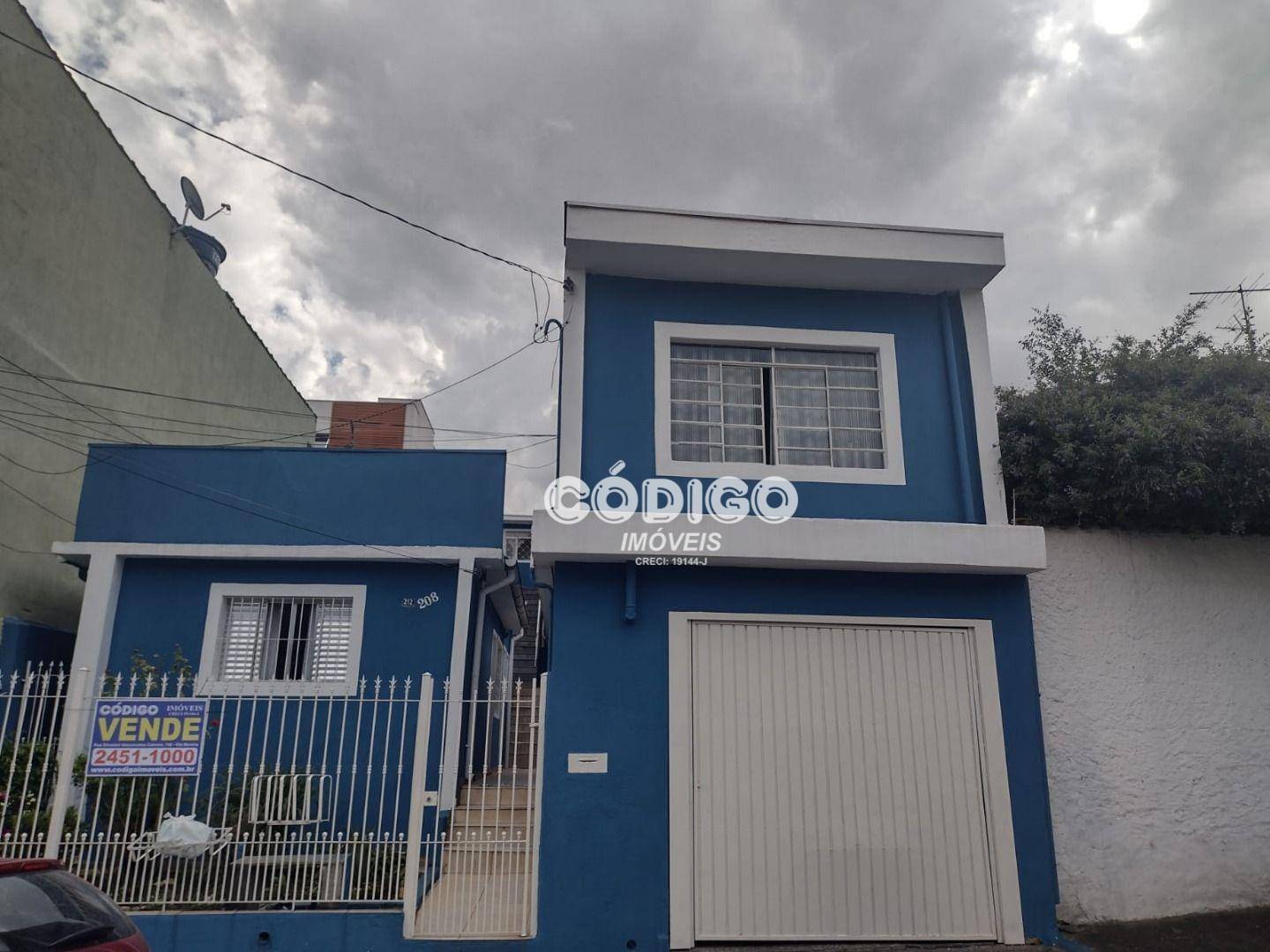 Casa à venda com 6 quartos, 300m² - Foto 1