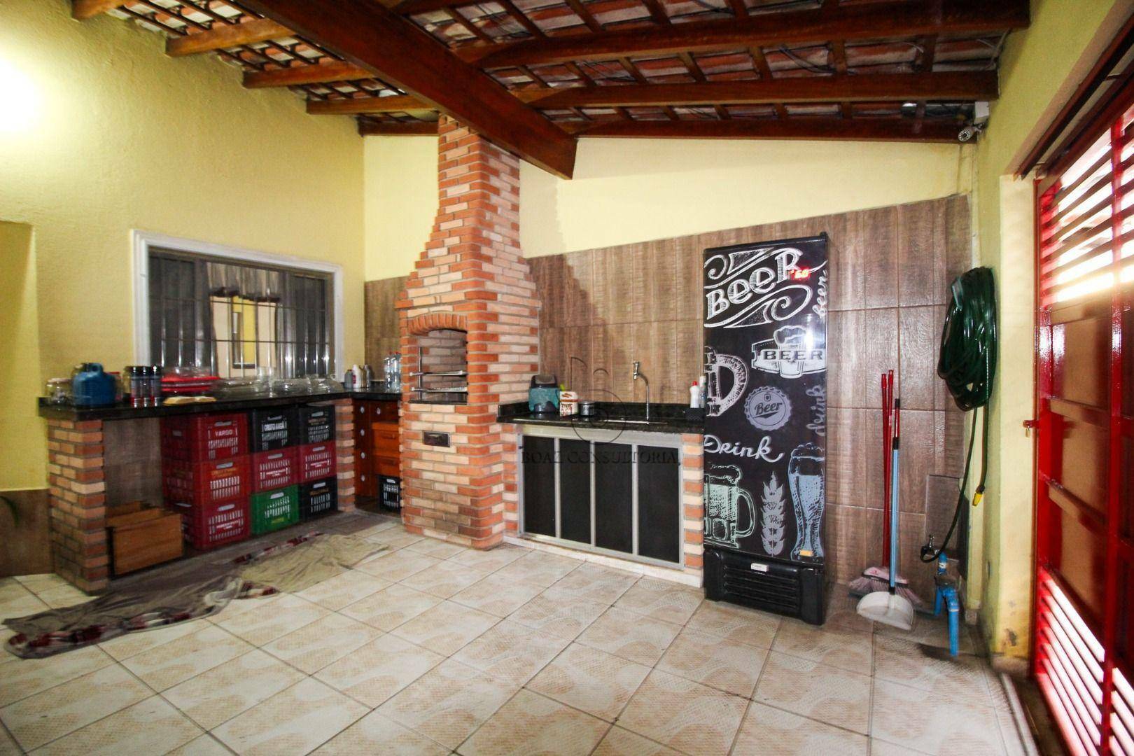 Casa à venda com 2 quartos, 138m² - Foto 1