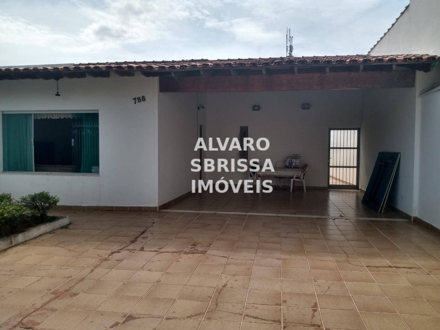 Casa à venda com 2 quartos, 187m² - Foto 2