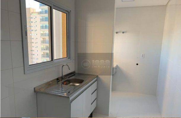 Apartamento à venda com 2 quartos, 64m² - Foto 4