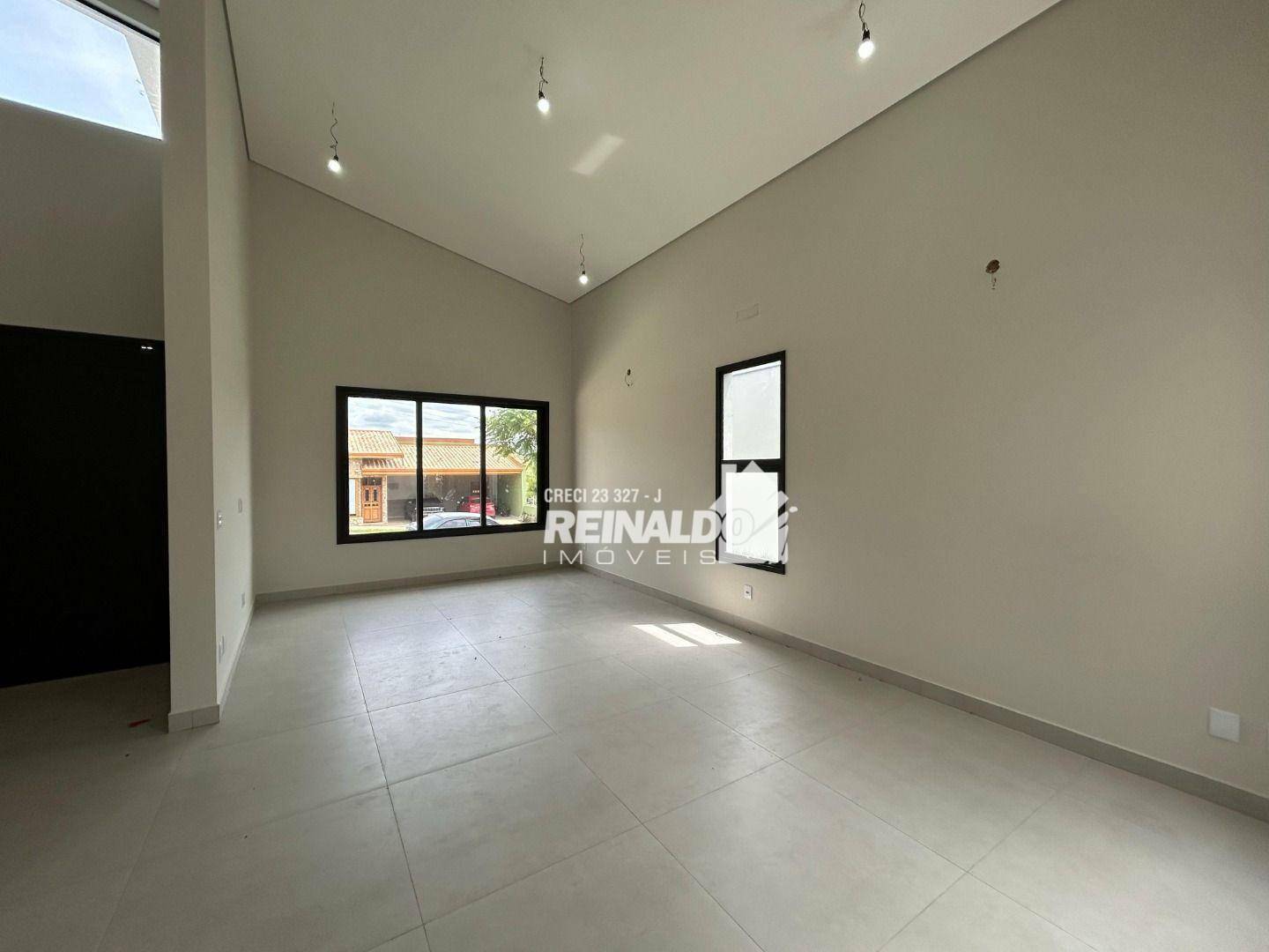 Casa de Condomínio à venda e aluguel com 3 quartos, 251m² - Foto 2