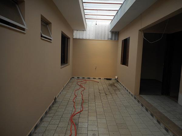 Casa para alugar com 3 quartos, 250m² - Foto 25