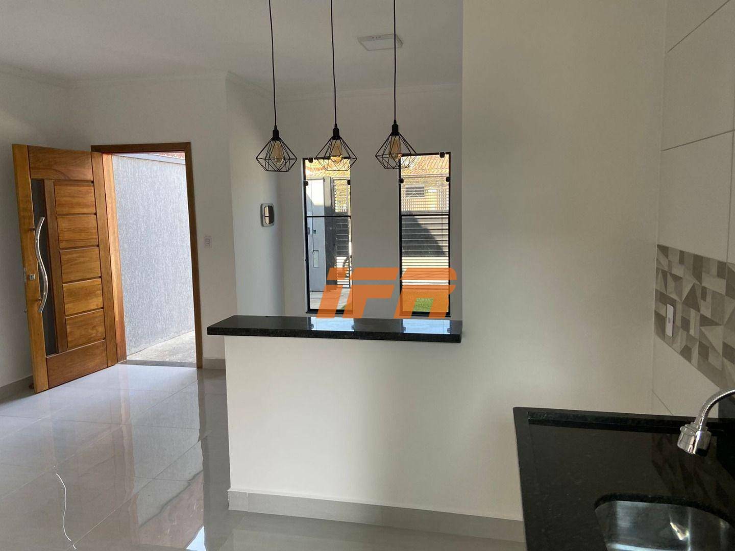 Casa à venda com 2 quartos, 68m² - Foto 1