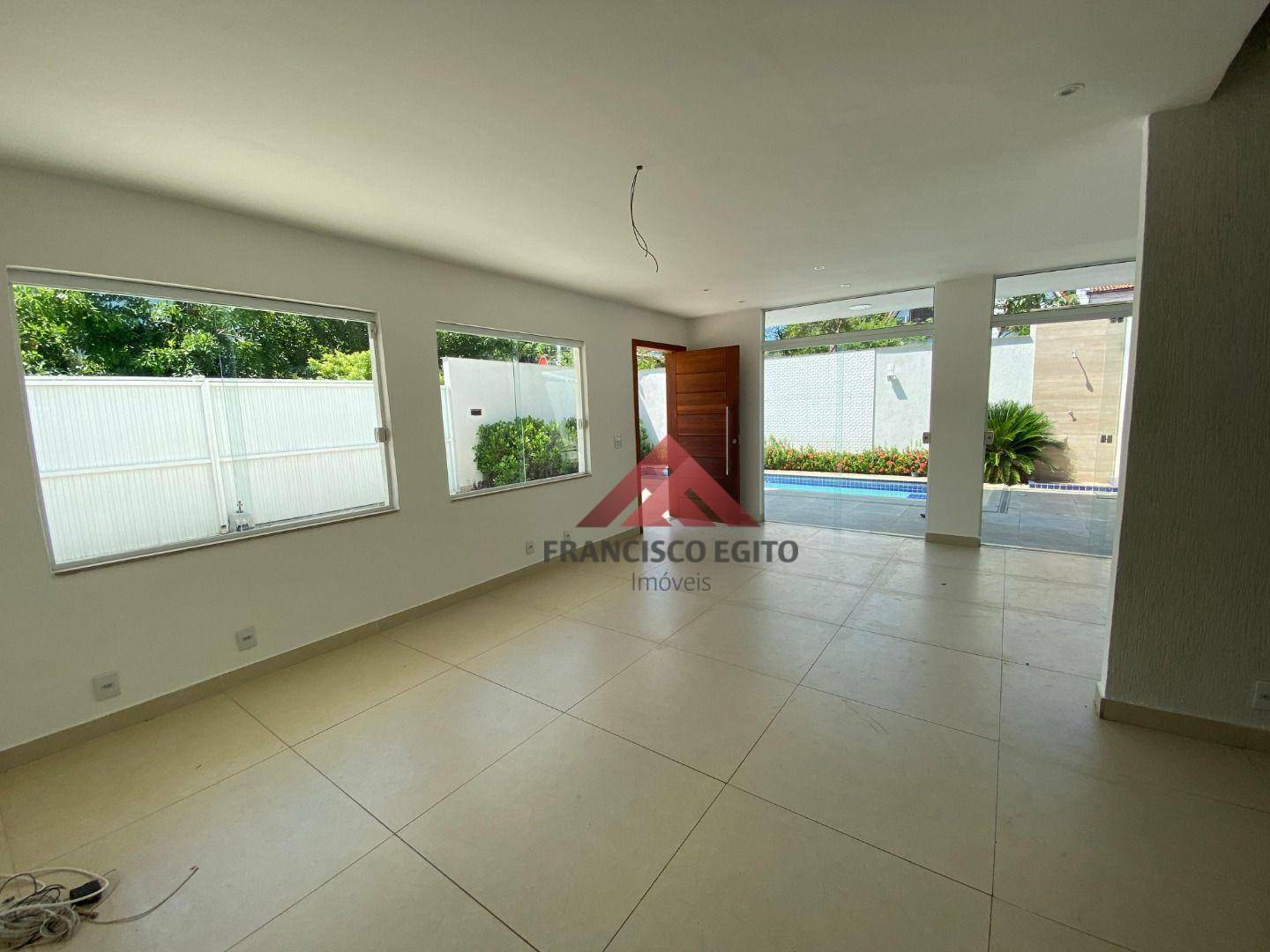 Casa à venda com 4 quartos, 210m² - Foto 4