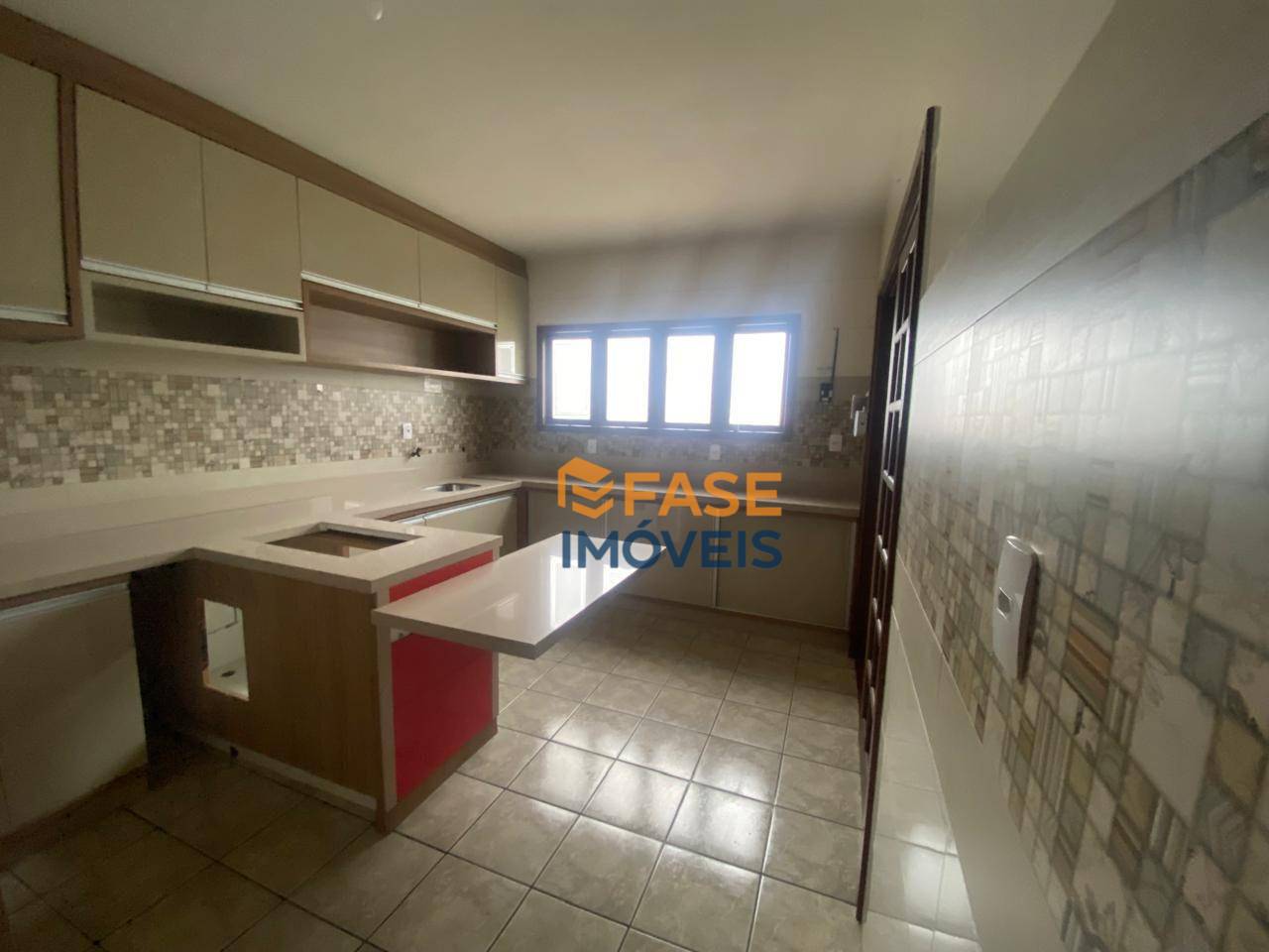 Casa à venda com 4 quartos, 223m² - Foto 4