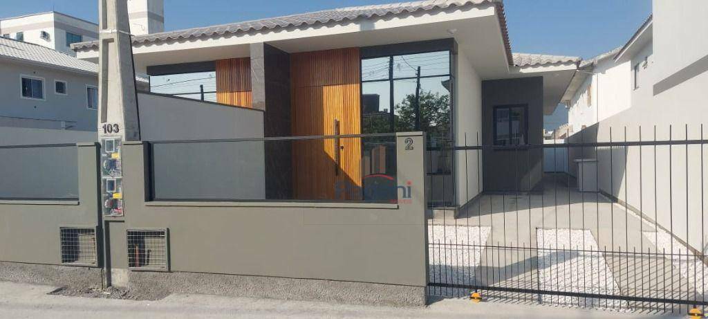 Casa à venda com 3 quartos, 70m² - Foto 2