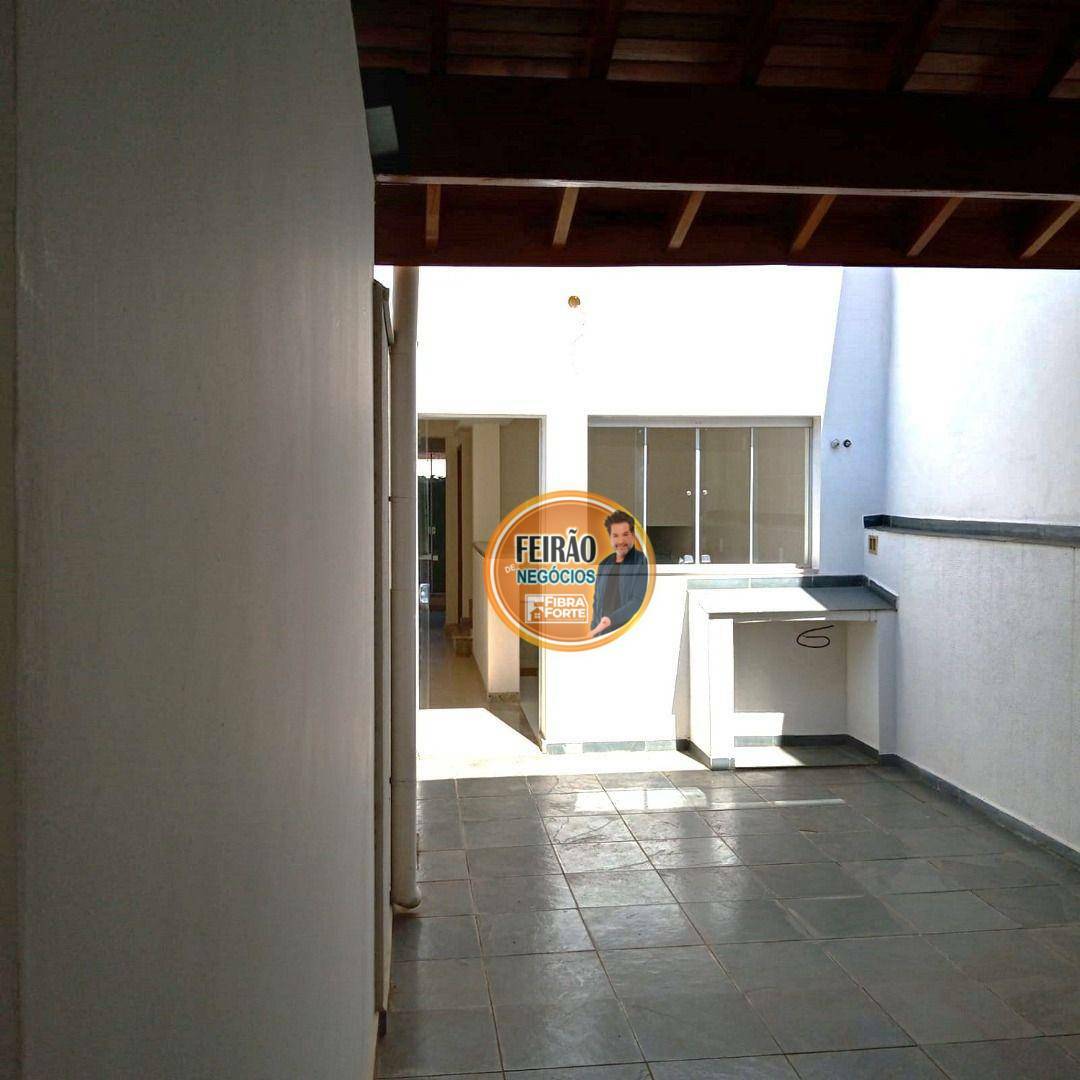 Casa de Condomínio para alugar com 4 quartos, 175m² - Foto 5