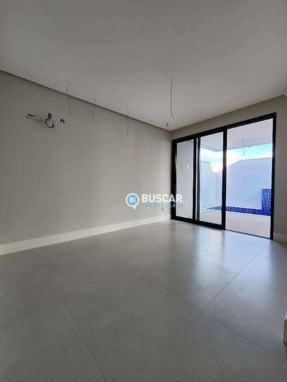 Casa de Condomínio à venda com 3 quartos, 242m² - Foto 5