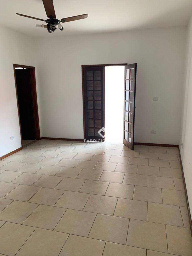 Casa para alugar com 3 quartos, 168m² - Foto 4