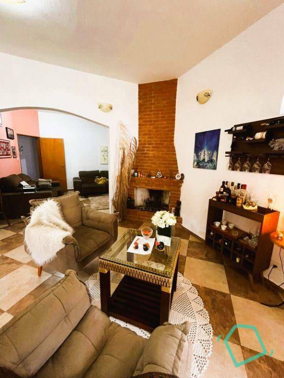 Casa de Condomínio para alugar com 3 quartos, 325m² - Foto 4