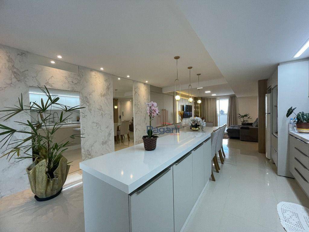Apartamento à venda com 4 quartos, 256m² - Foto 19