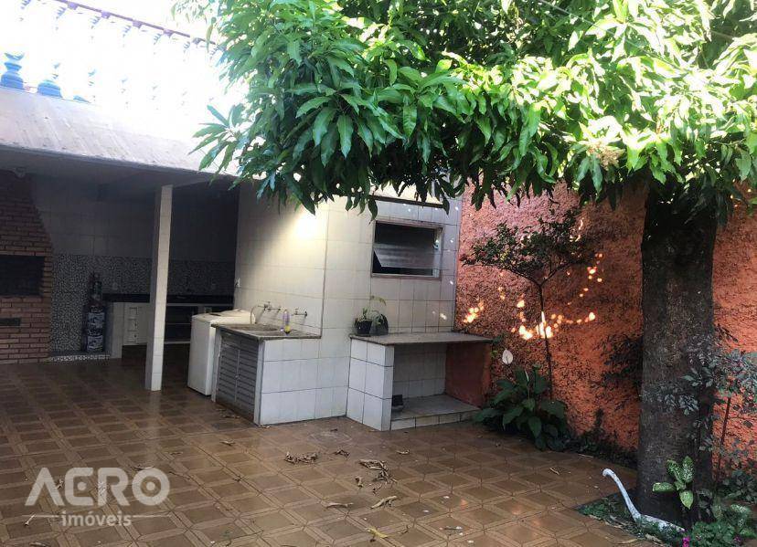 Casa à venda com 4 quartos, 286m² - Foto 2