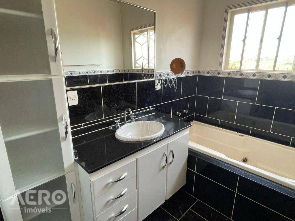 Casa de Condomínio para alugar com 4 quartos, 410m² - Foto 33