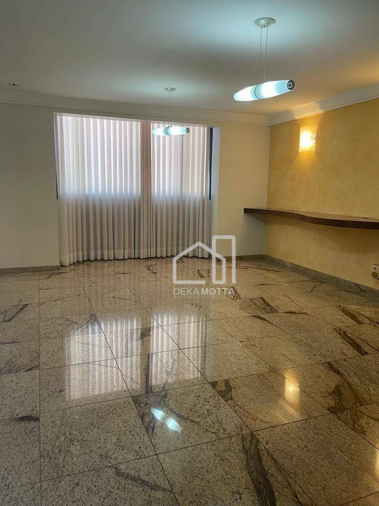 Apartamento à venda com 4 quartos, 208m² - Foto 1