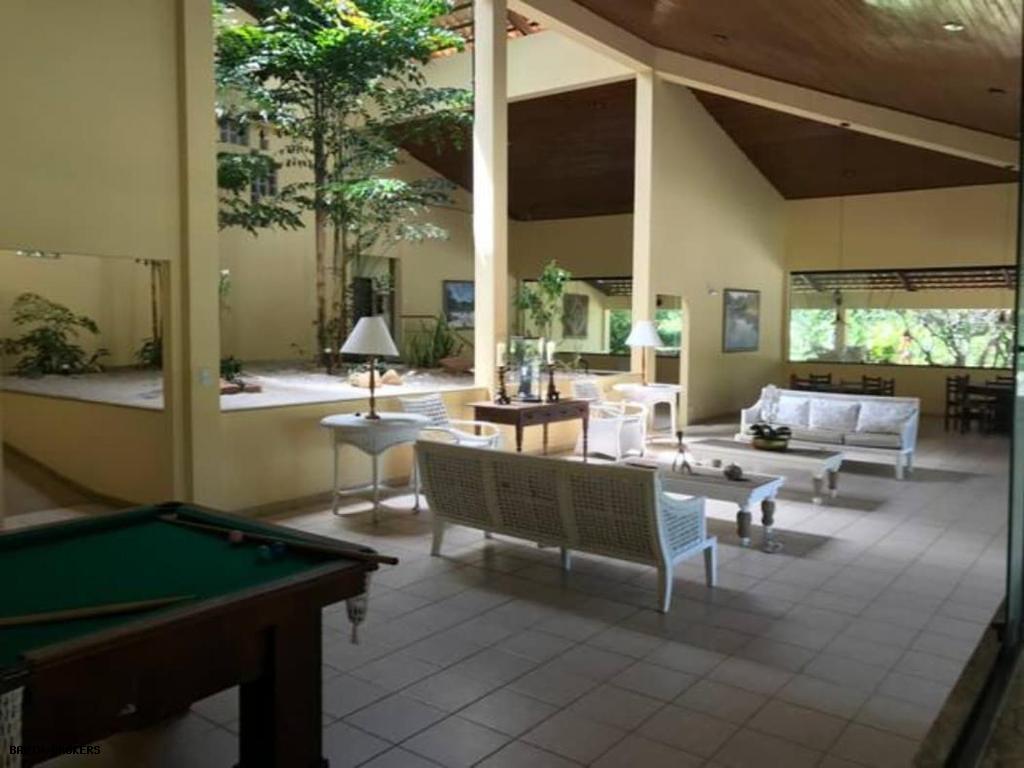 Casa à venda com 4 quartos, 300m² - Foto 2