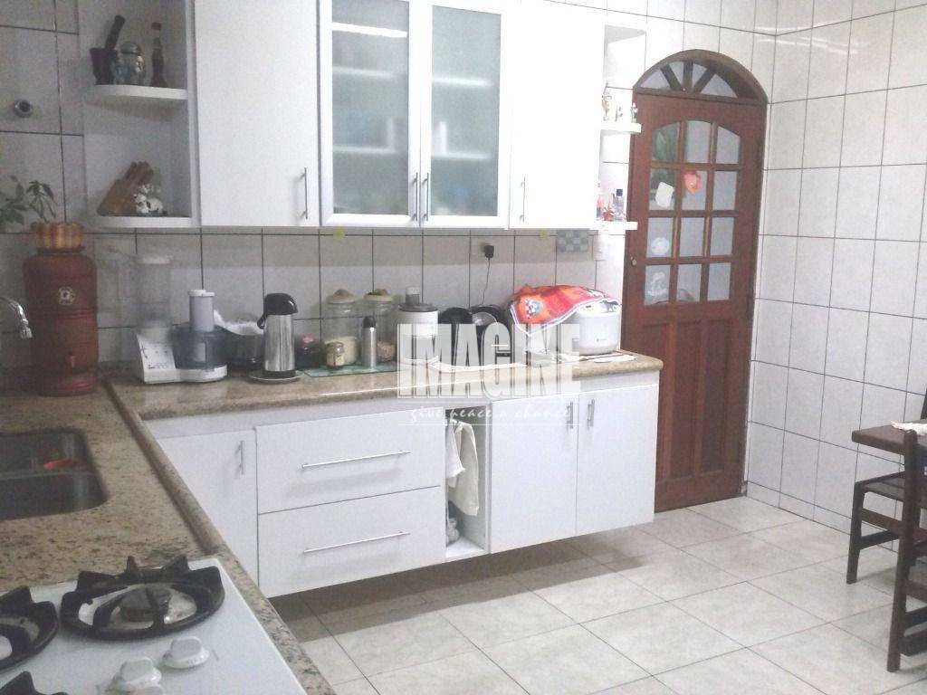 Sobrado à venda com 3 quartos, 270m² - Foto 2