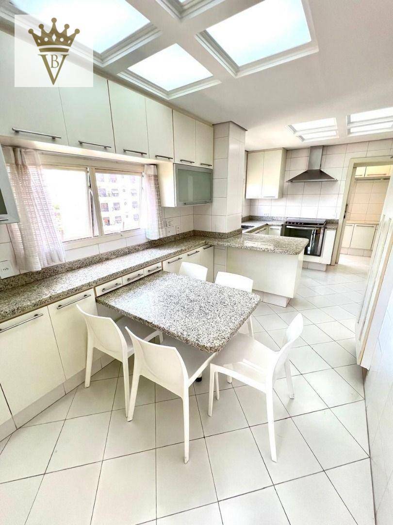 Apartamento para alugar com 3 quartos, 222m² - Foto 17