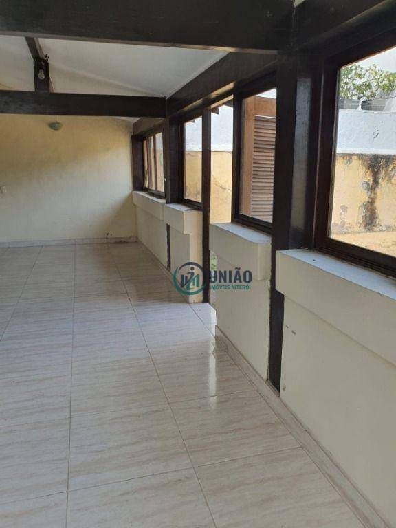 Casa à venda com 4 quartos, 200m² - Foto 15