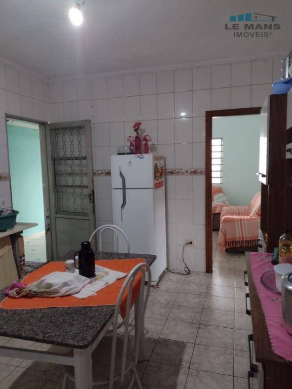 Casa à venda com 3 quartos, 82m² - Foto 1