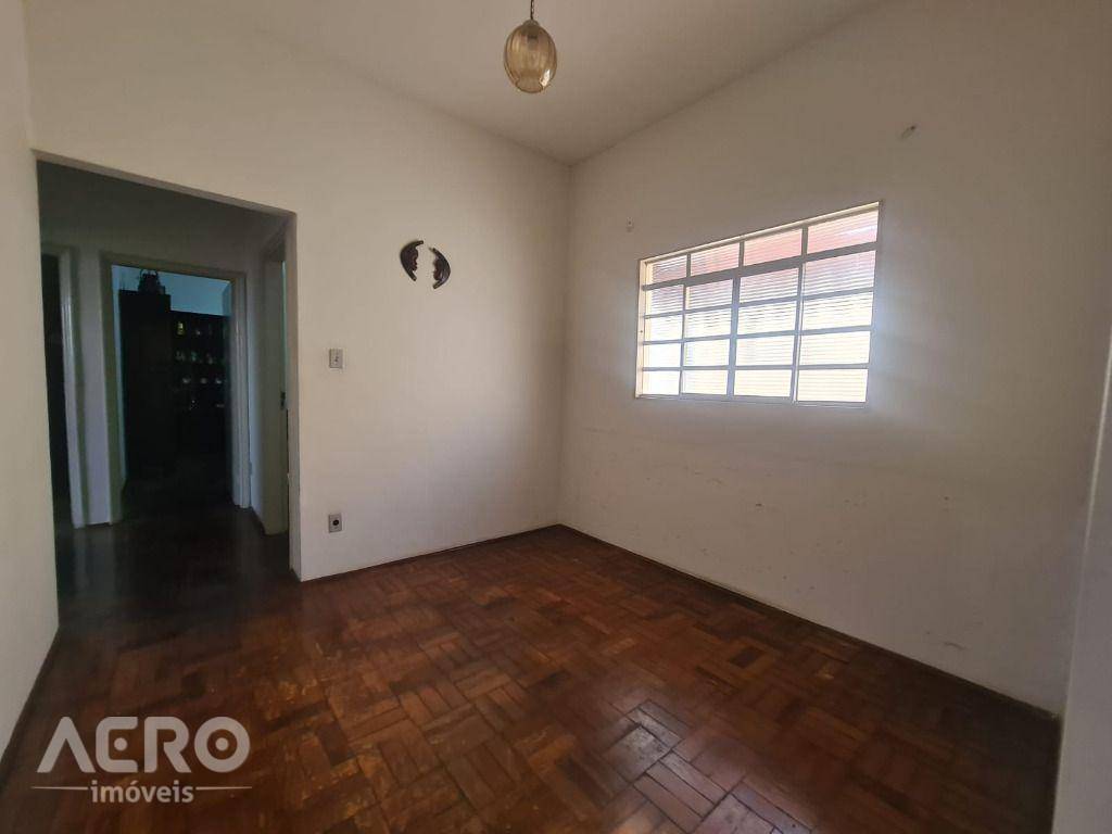 Casa à venda com 3 quartos, 190m² - Foto 14