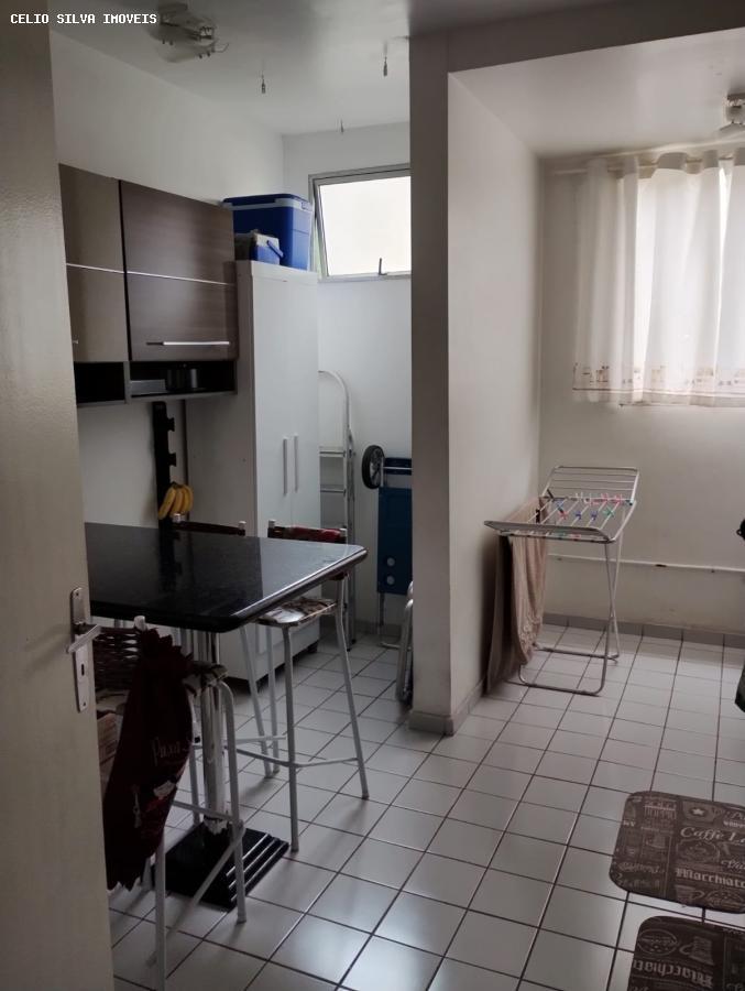 Apartamento à venda com 2 quartos, 65m² - Foto 2