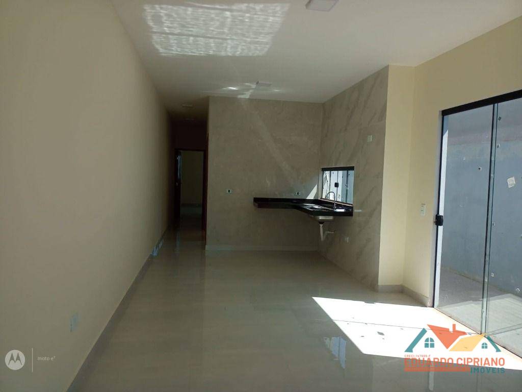 Casa à venda com 2 quartos, 64m² - Foto 2