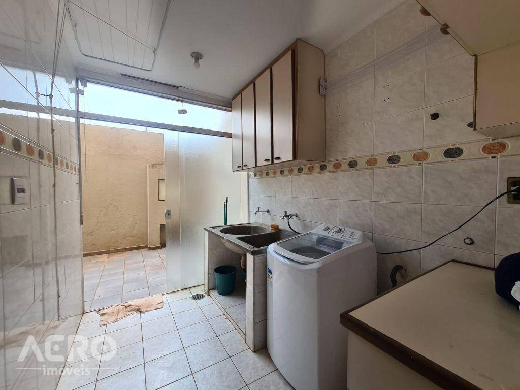 Casa à venda com 4 quartos, 220m² - Foto 11