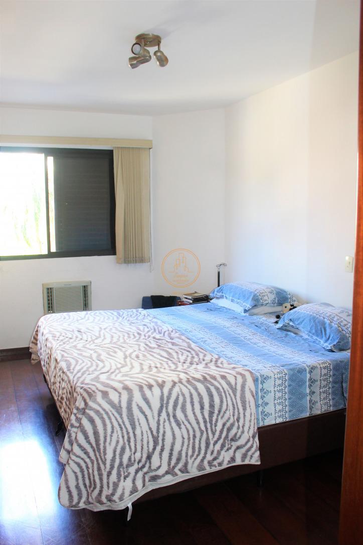 Apartamento à venda com 4 quartos, 210m² - Foto 27