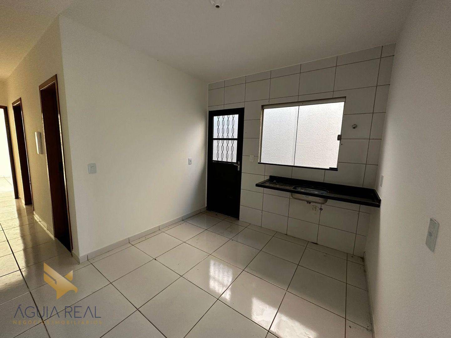 Casa à venda com 2 quartos, 50m² - Foto 3