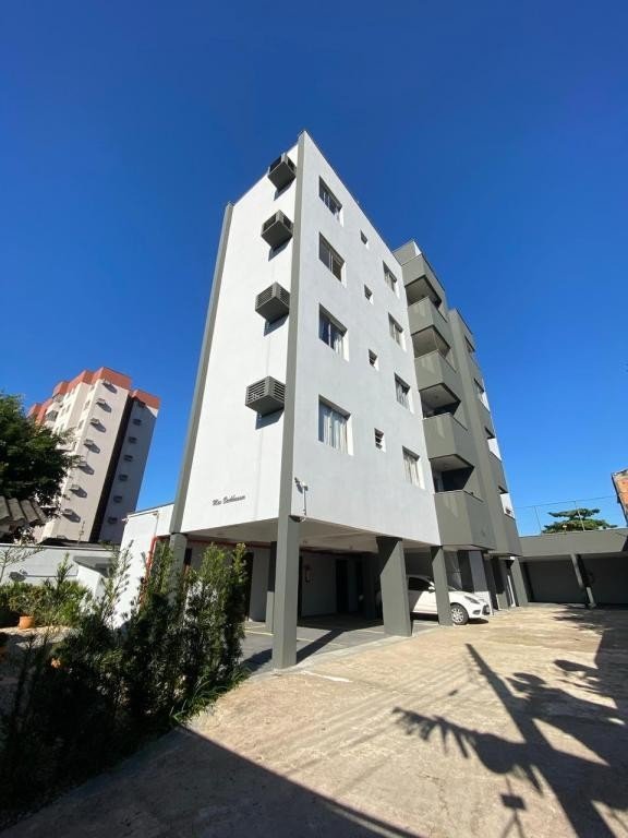 Apartamento para alugar com 2 quartos, 75m² - Foto 1