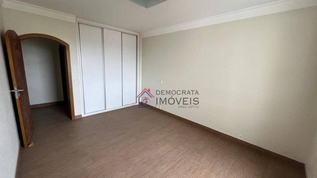 Apartamento à venda com 4 quartos, 230m² - Foto 14