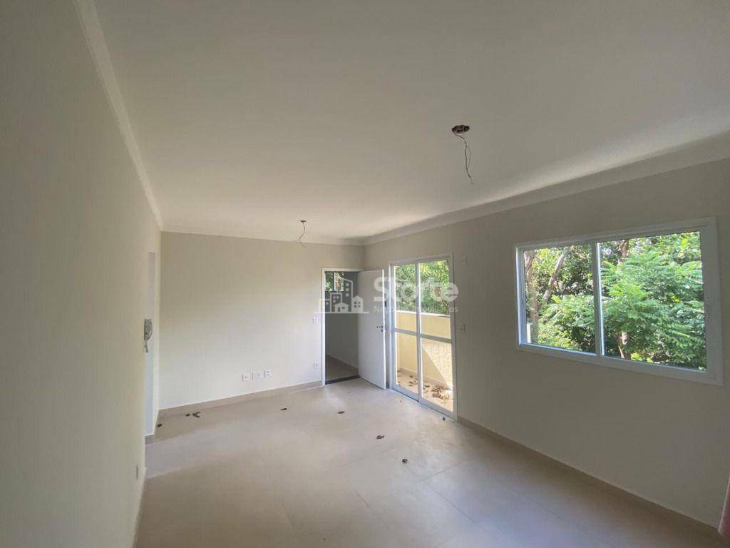 Apartamento à venda com 3 quartos, 77m² - Foto 1