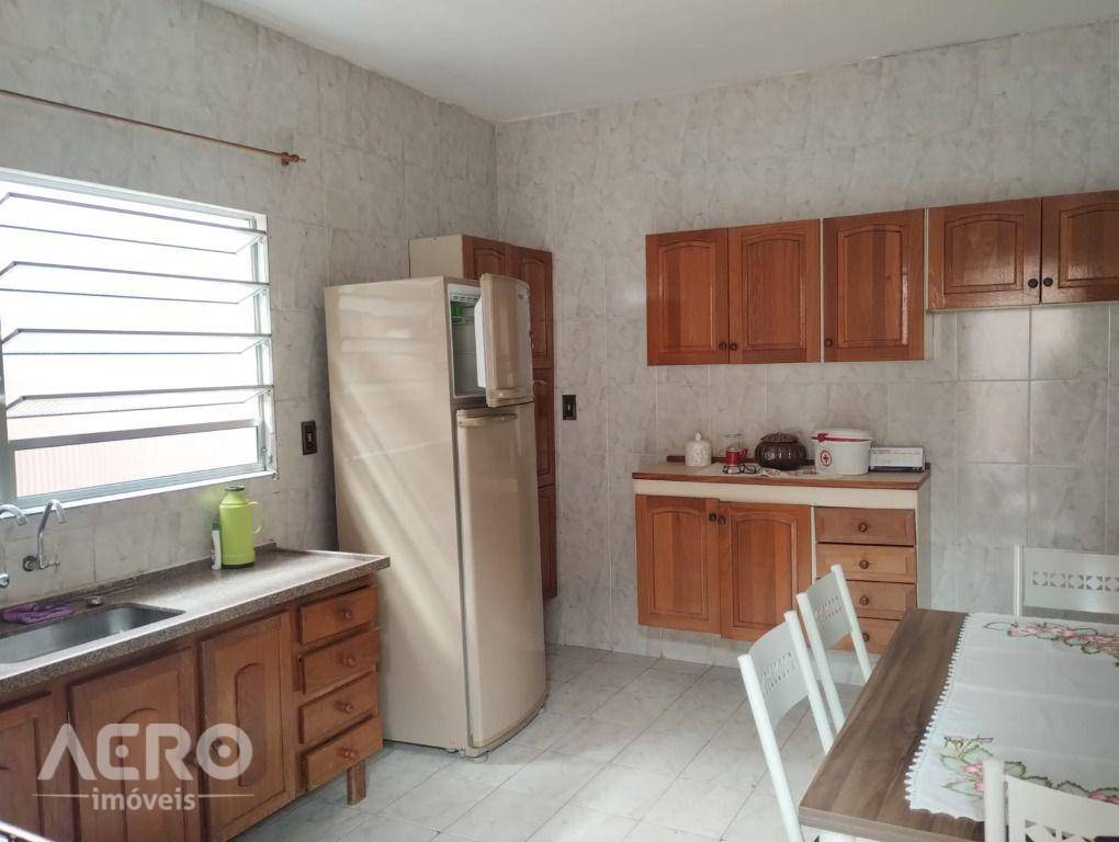 Casa à venda com 3 quartos, 140m² - Foto 14