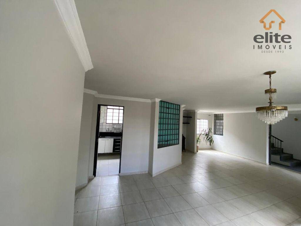 Casa à venda com 5 quartos, 237m² - Foto 11