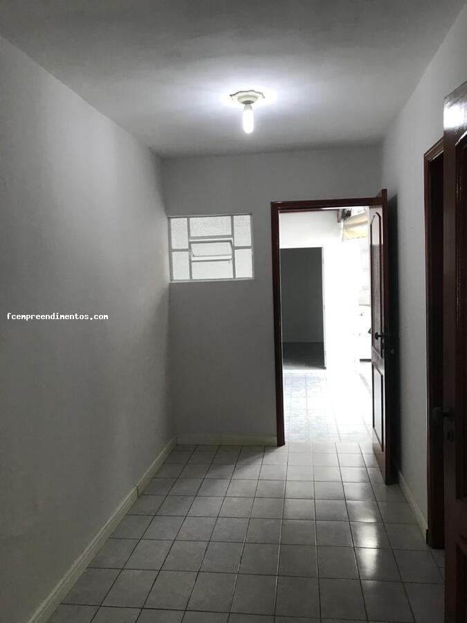 Casa à venda com 3 quartos, 180m² - Foto 2