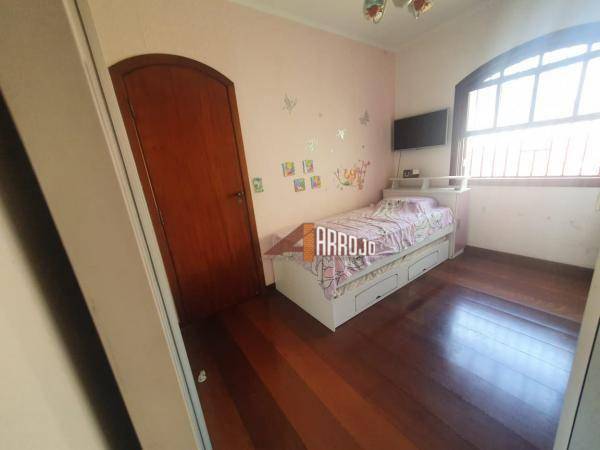 Sobrado à venda com 5 quartos, 240m² - Foto 19