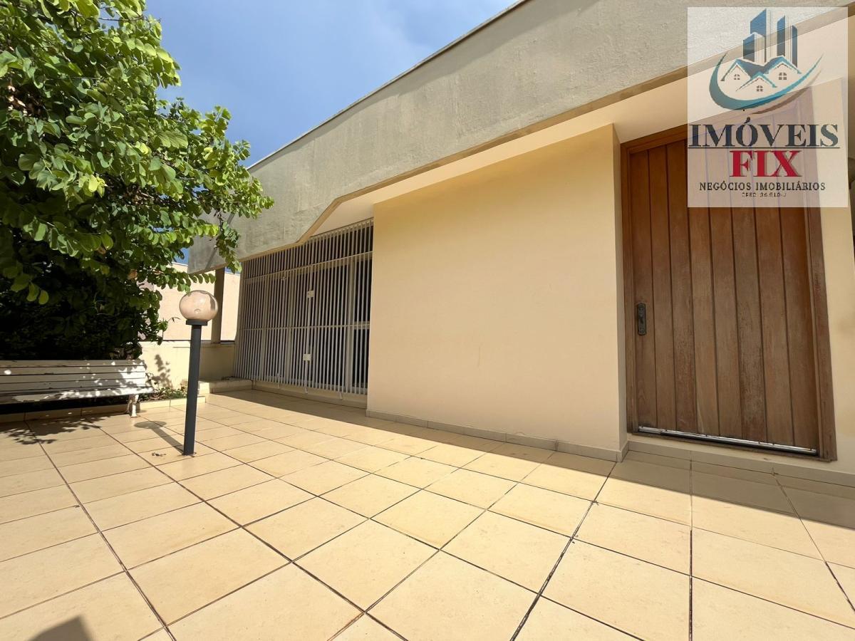 Casa à venda com 5 quartos, 376m² - Foto 2