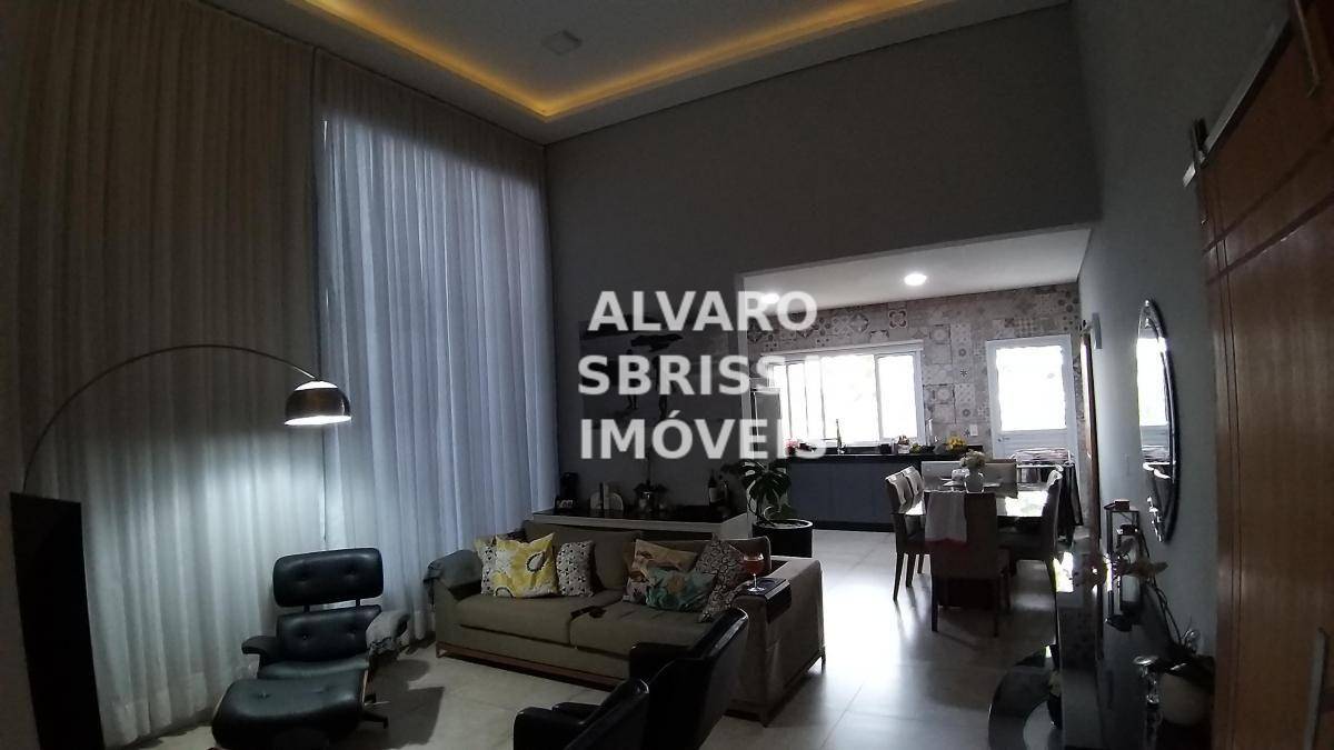 Casa de Condomínio à venda com 3 quartos, 211m² - Foto 4